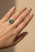 Sortija Oro Blanco 18K Esmeralda y Diamantes Naturales