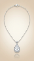 Collar de oro blanco con Aguamarina natural talla pera y diamantes naturales
