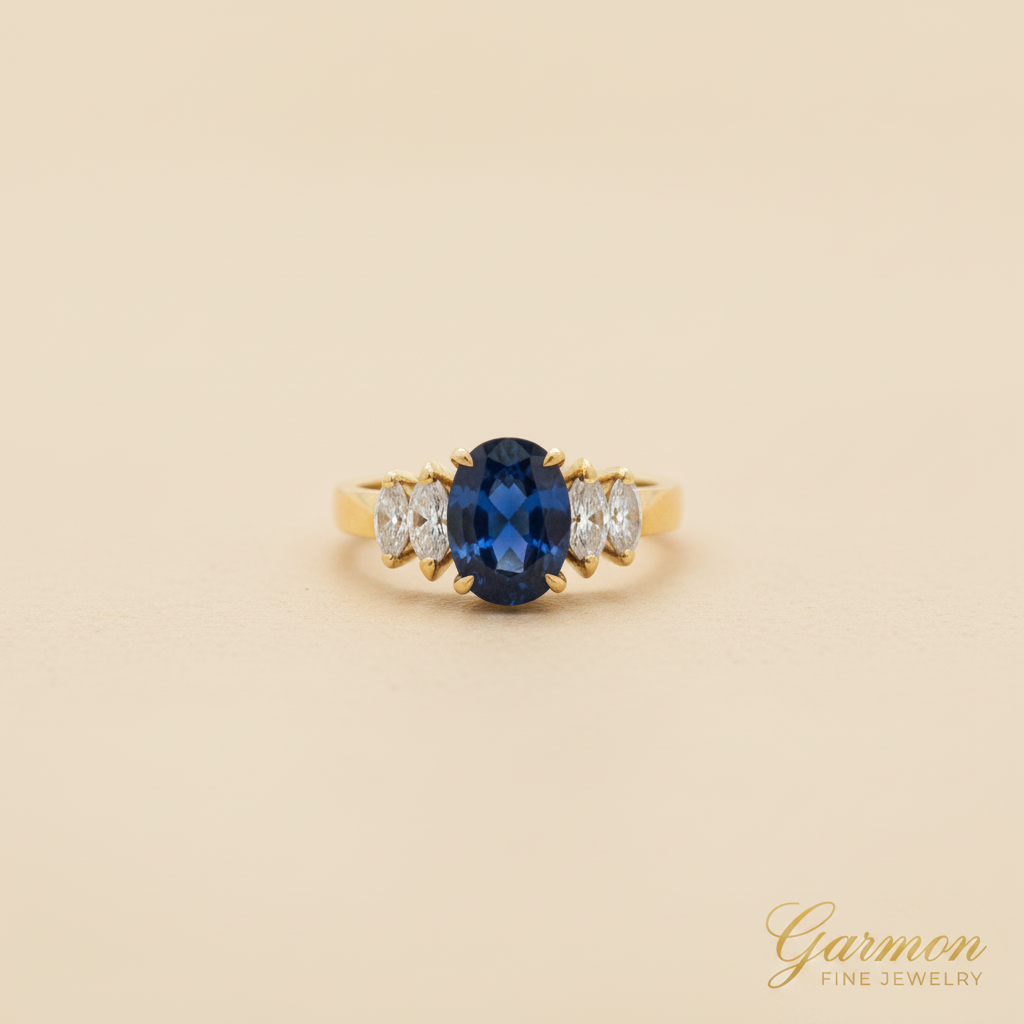 Sortija Oro Amarillo 18K con Diamantes talla marquise y Zafiro Natural