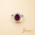 Sortija oro blanco con rubí natural oval y diamantes — Garmon Fine Jewelry